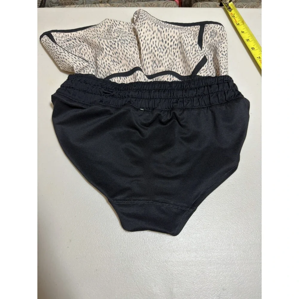Lululemon Shorts Women's 4 Tracker‎ Lined Dottie Dash Grain Black Yoga 4